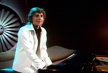 BARRY MANILOW Footage from TopPop